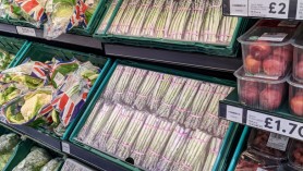 Magazinele din Marea Britanie pun acum fotografii cu alimente pe rafturile rămase goale ca efect al Brexit-ului